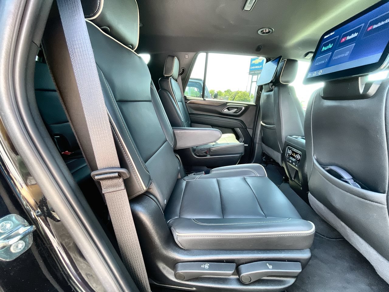 Used 2024 Chevrolet Tahoe Premier AWD/4WD image 27