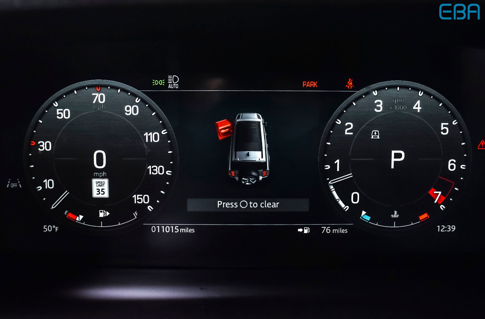 Used 2025 Land Rover Defender 130 X-Dynamic SE AWD/4WD image 19
