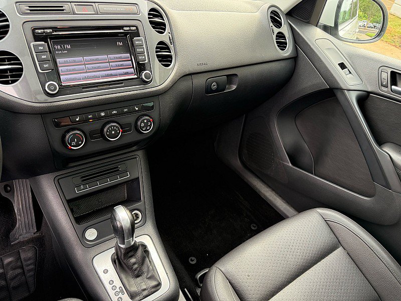 Used 2015 Volkswagen Tiguan SE FWD image 23