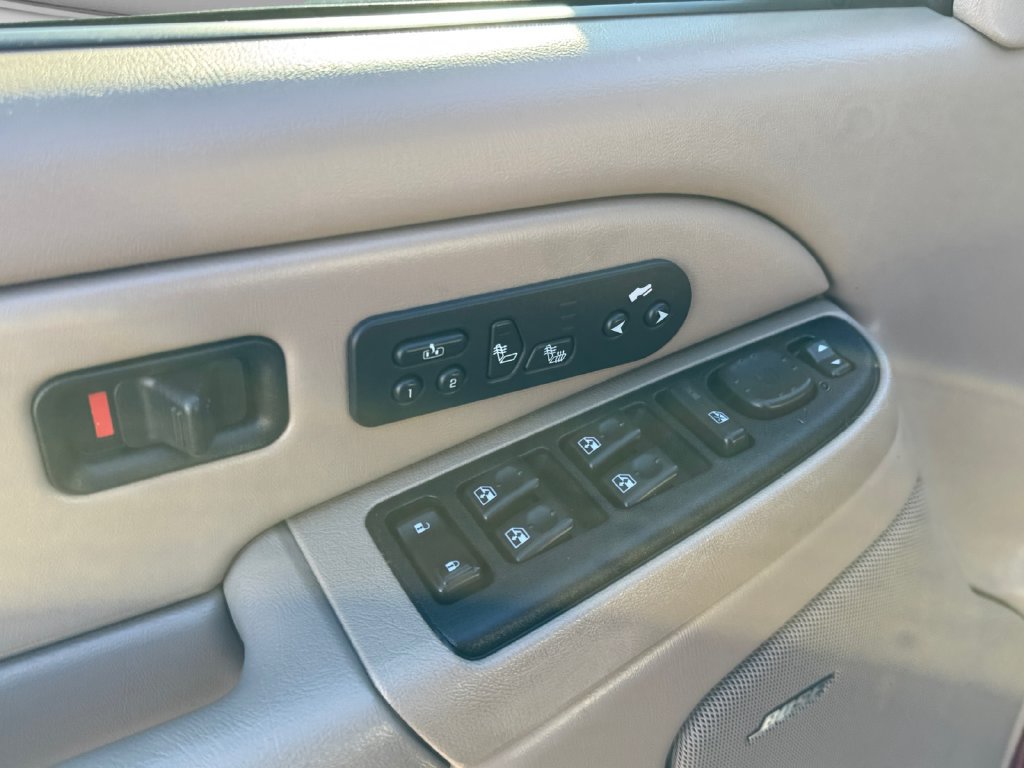 Used 2006 GMC Yukon SLT w/ SLT Preferred Equipment Group AWD/4WD image 17