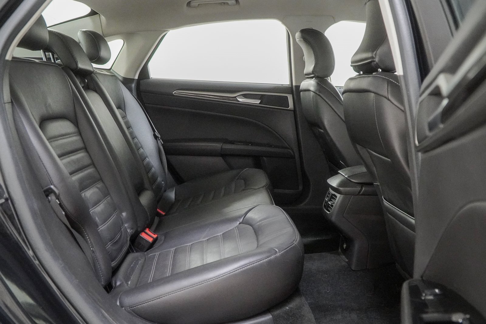 Used 2015 Ford Fusion SE w/ Equipment Group 202A image 38