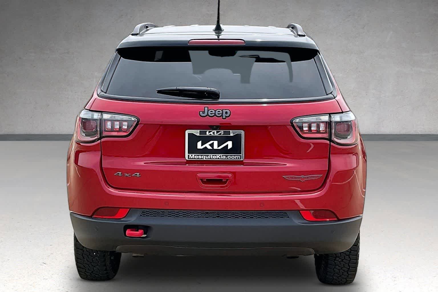 Used 2025 Jeep Compass Trailhawk AWD/4WD image 5