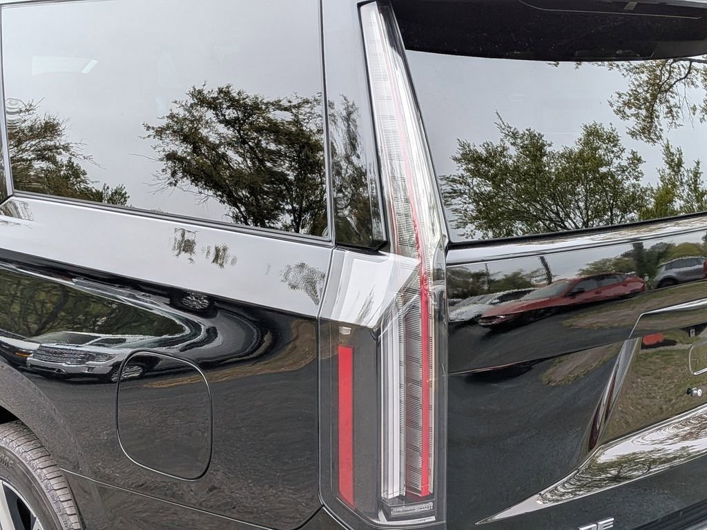 Certified 2025 Cadillac Escalade ESV Sport w/ Touring Package image 10