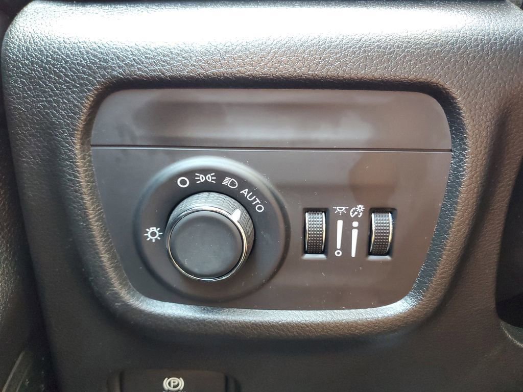 Used 2024 Jeep Grand Cherokee L Laredo AWD/4WD image 32