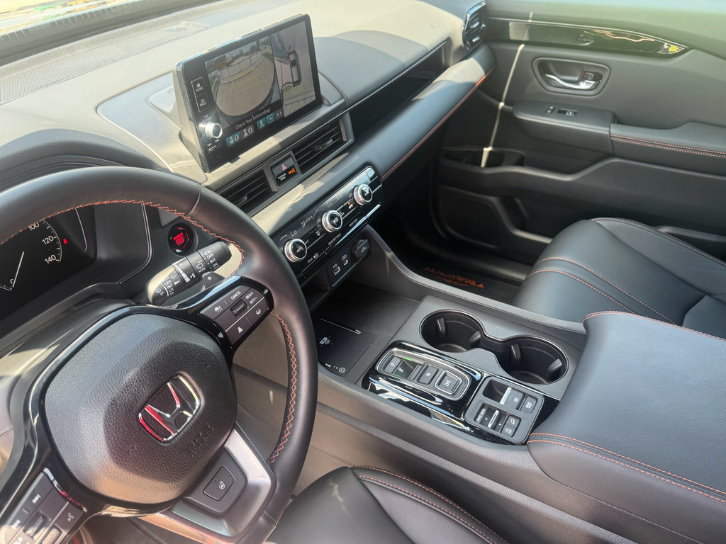 Used 2025 Honda Pilot TrailSport image 16