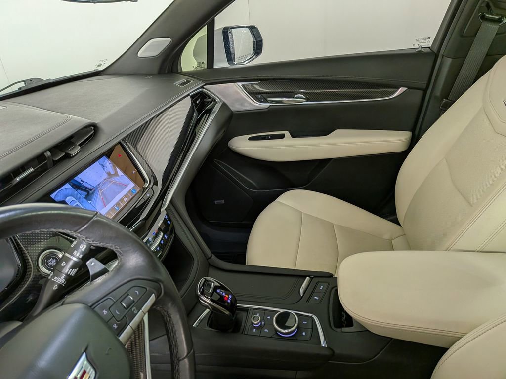 Used 2023 Cadillac XT6 Sport w/ Technology Package image 28