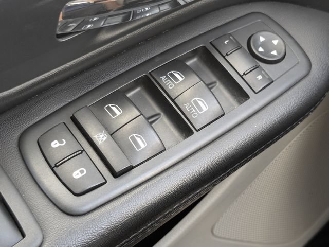 Used 2013 Dodge Grand Caravan SXT w/ Rear Park Assist Pkg FWD image 27