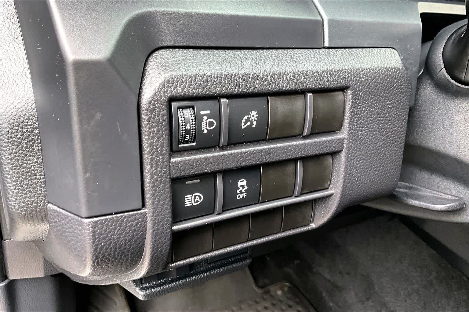 Certified 2025 Toyota Tacoma SR w/ SR Upgrade Package AWD/4WD image 32