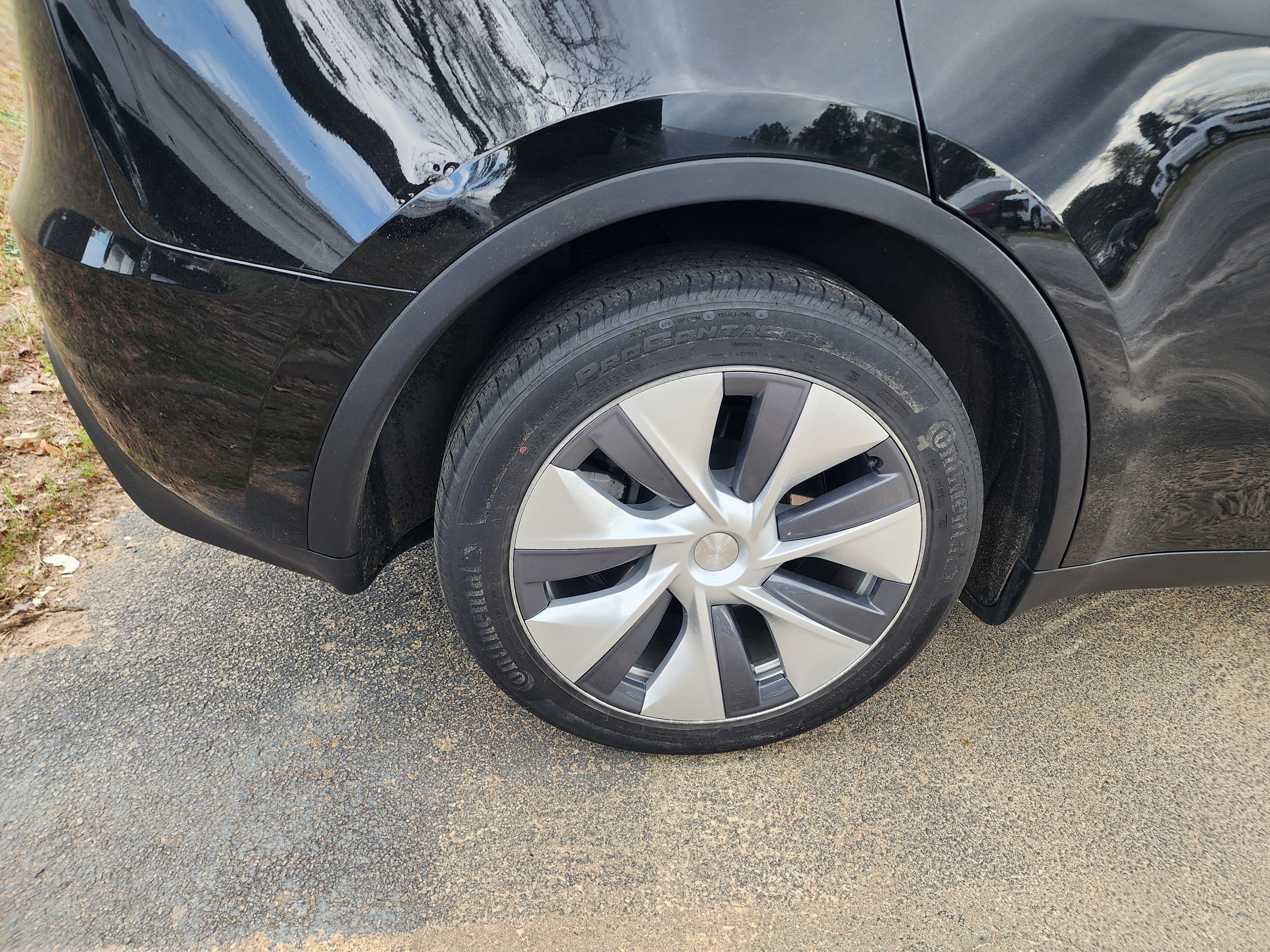 Used 2023 Tesla Model Y Long Range image 9