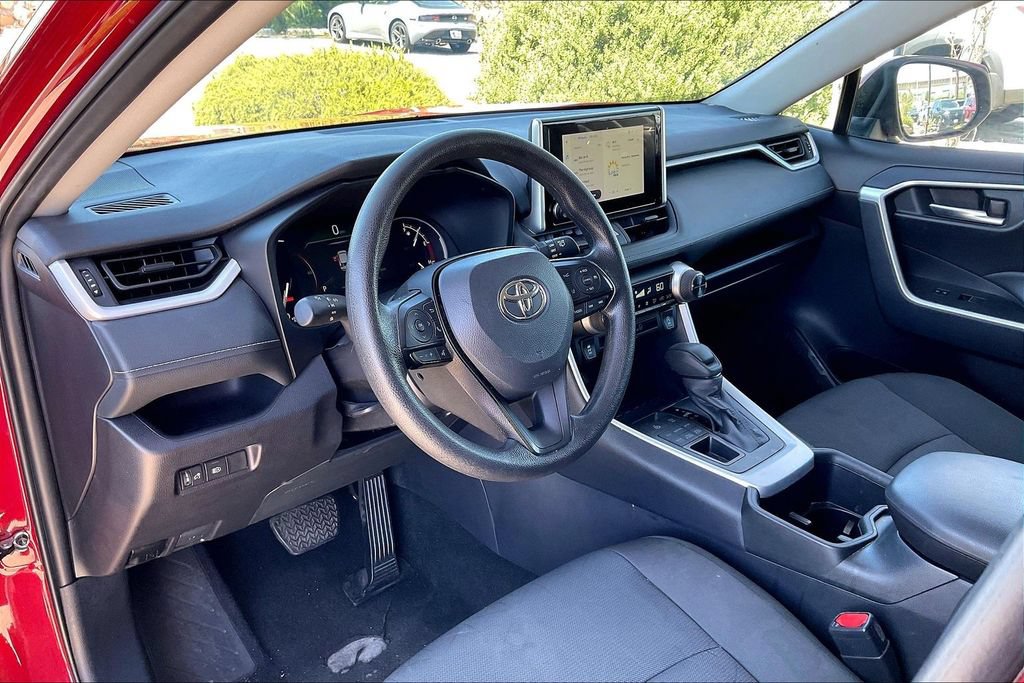 Used 2025 Toyota RAV4 XLE AWD/4WD image 14