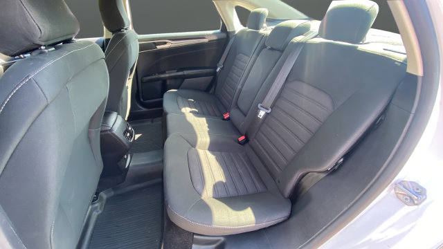 Used 2020 Ford Fusion SE AWD/4WD image 23