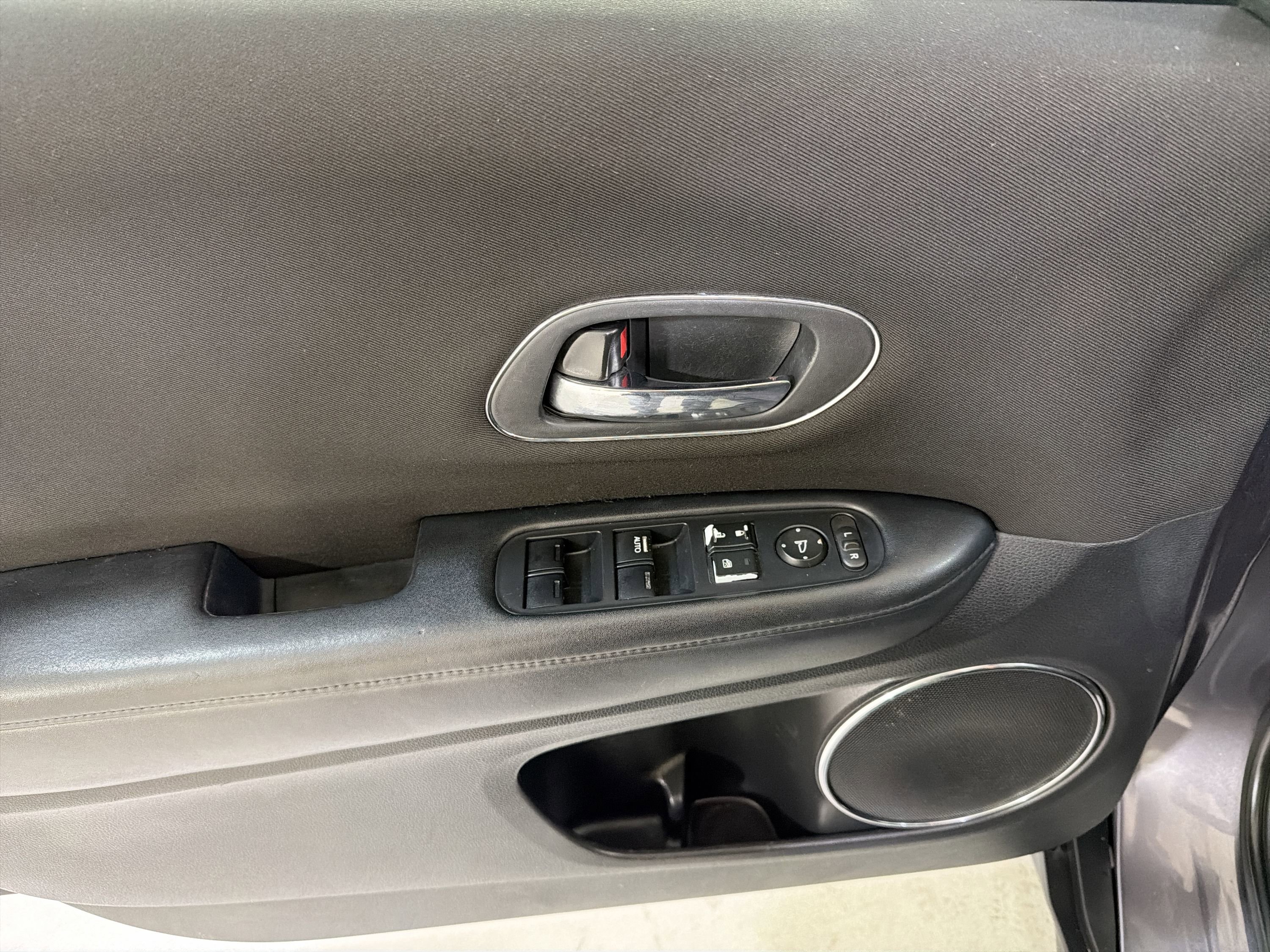 Used 2017 Honda HR-V EX image 12