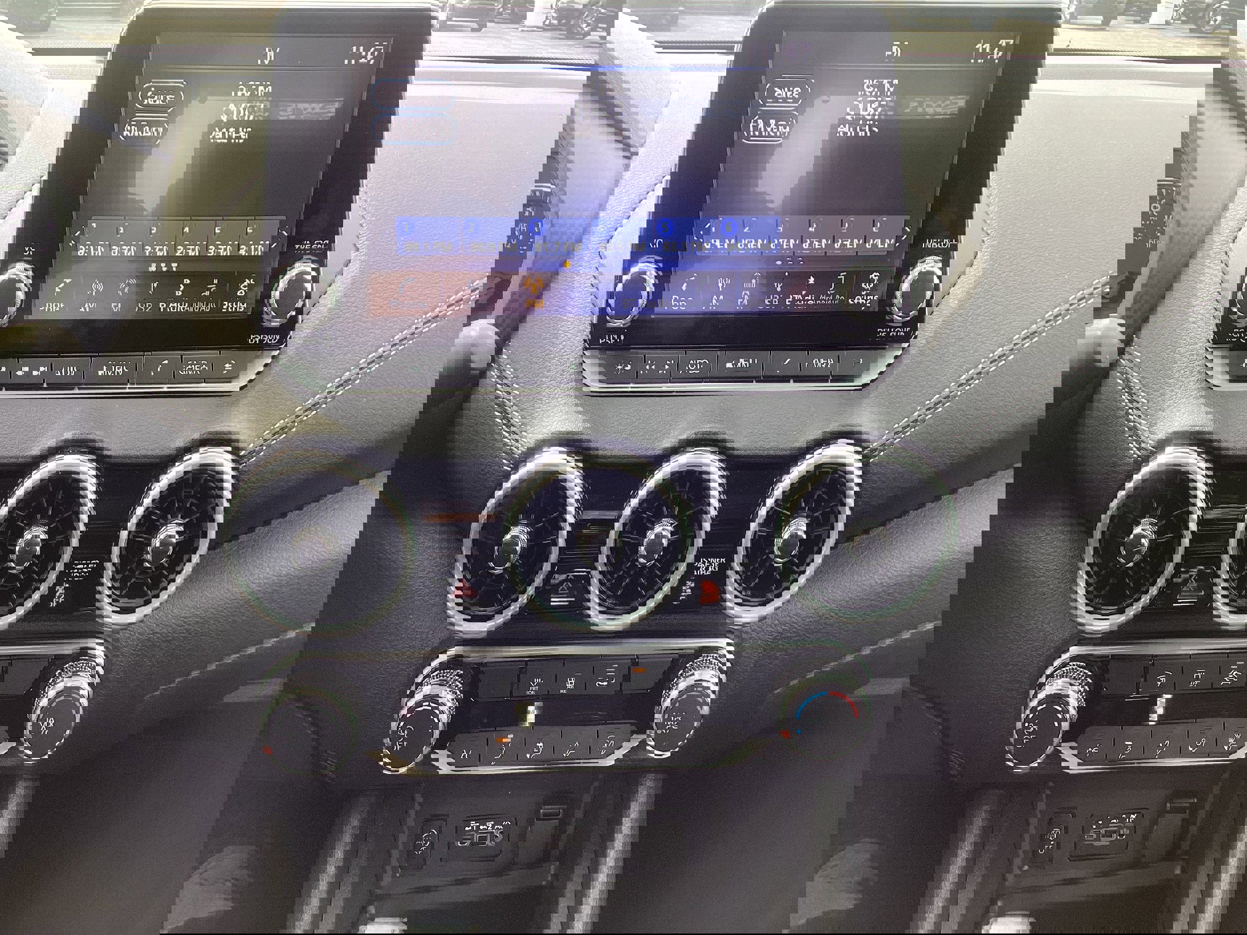 Used 2025 Nissan Sentra SV image 17