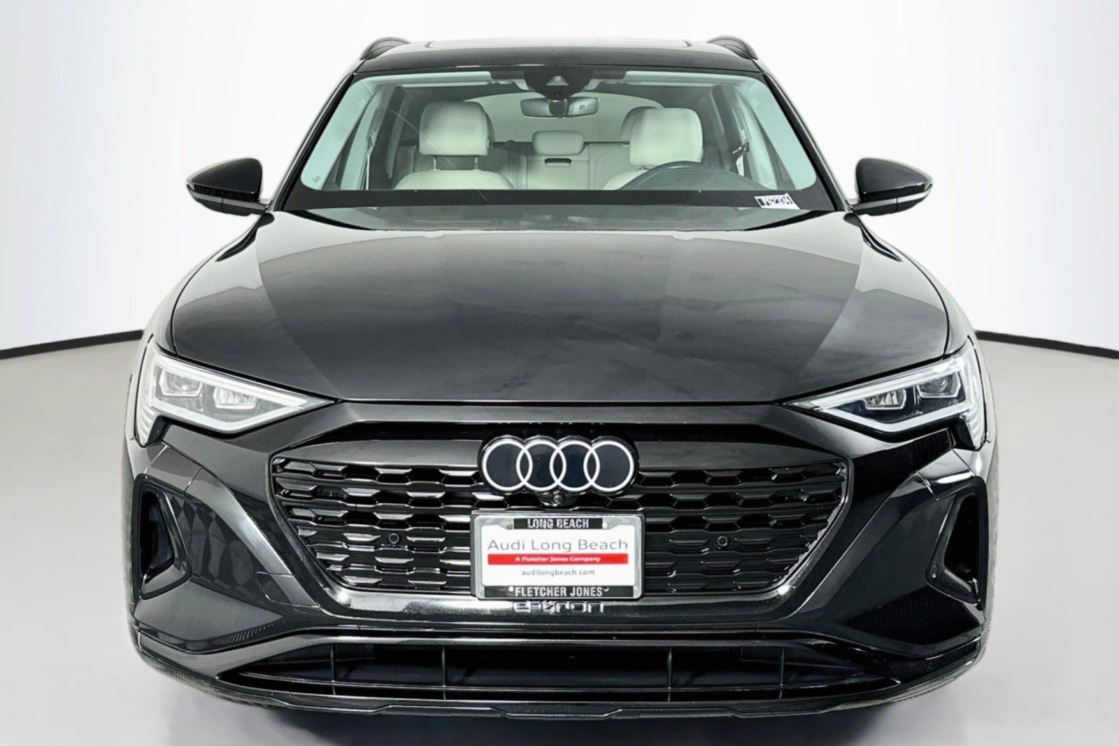 Used 2024 Audi Q8 e-tron Premium Plus AWD/4WD image 2