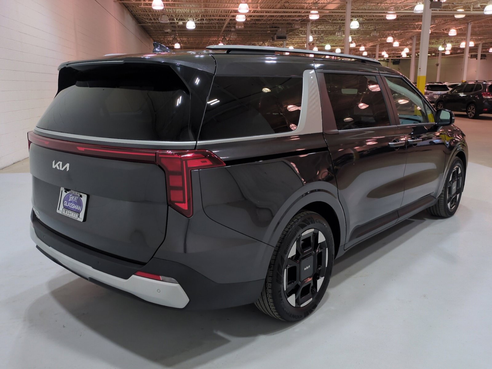Certified 2025 Kia Carnival EX FWD image 4