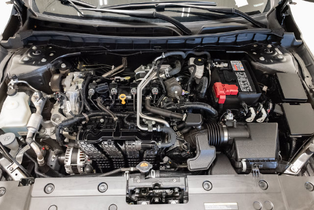Used 2025 Nissan Altima 2.5 SR FWD image 3