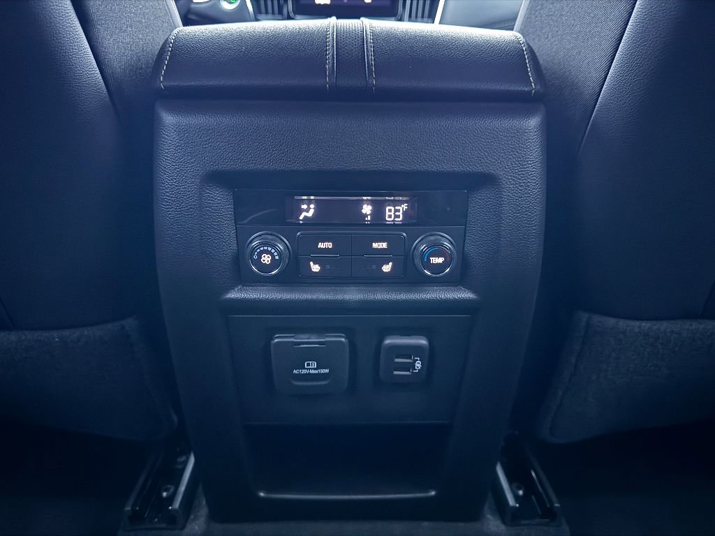 Used 2023 Chevrolet Traverse Premier image 14