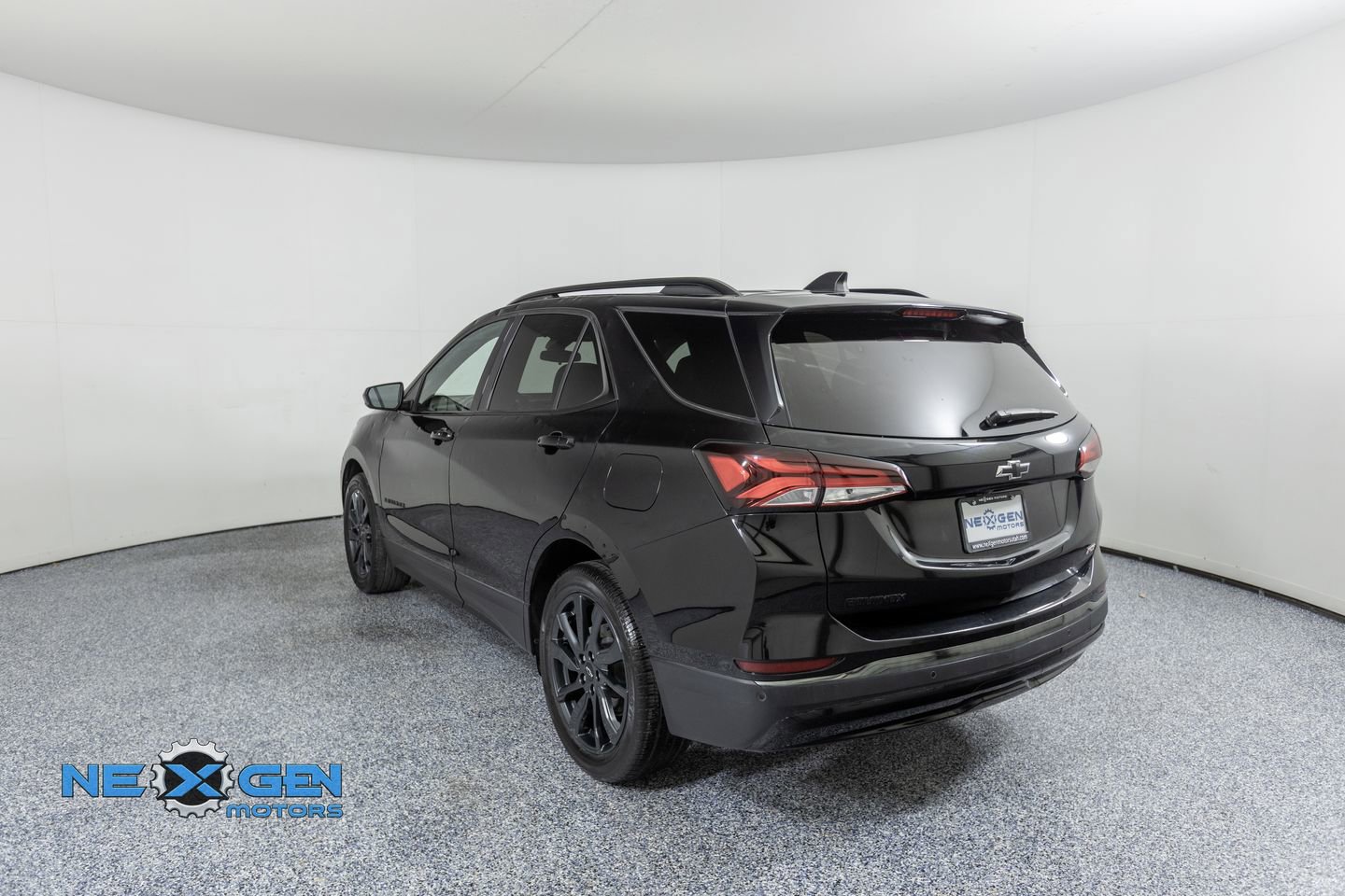 Used 2023 Chevrolet Equinox RS FWD image 5