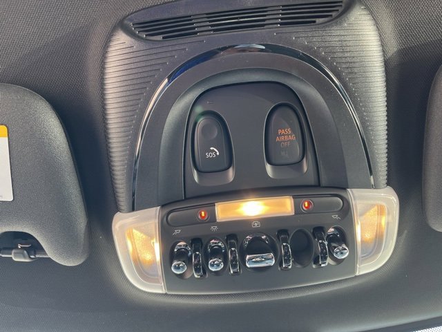 Used 2021 MINI Cooper 2-Door Hardtop image 18