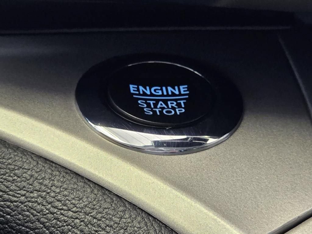Used 2023 Ford Explorer XLT w/ Equipment Group 202A RWD image 23