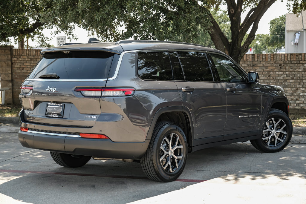 Used 2023 Jeep Grand Cherokee L Limited w/ Luxury Tech Group II AWD/4WD image 15