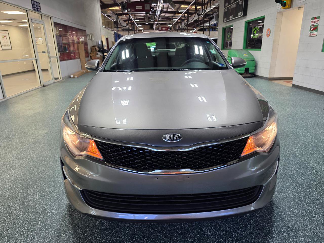 Used 2018 Kia Optima LX FWD image 3