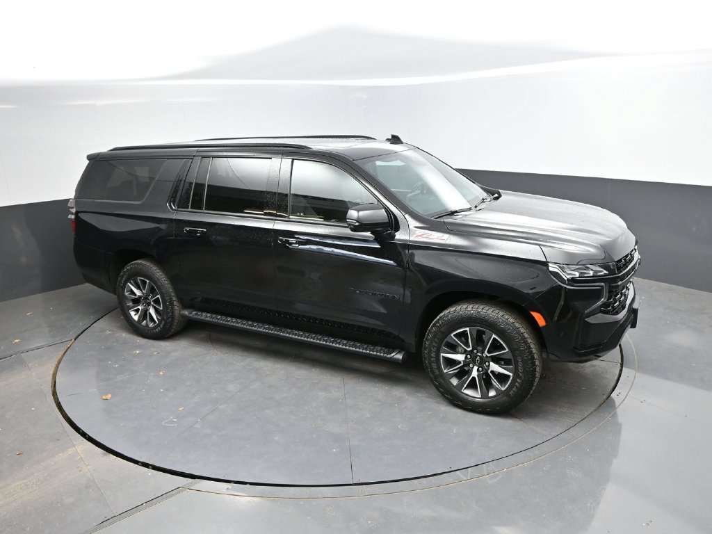 Used 2024 Chevrolet Suburban Z71 w/ Luxury Package AWD/4WD image 28