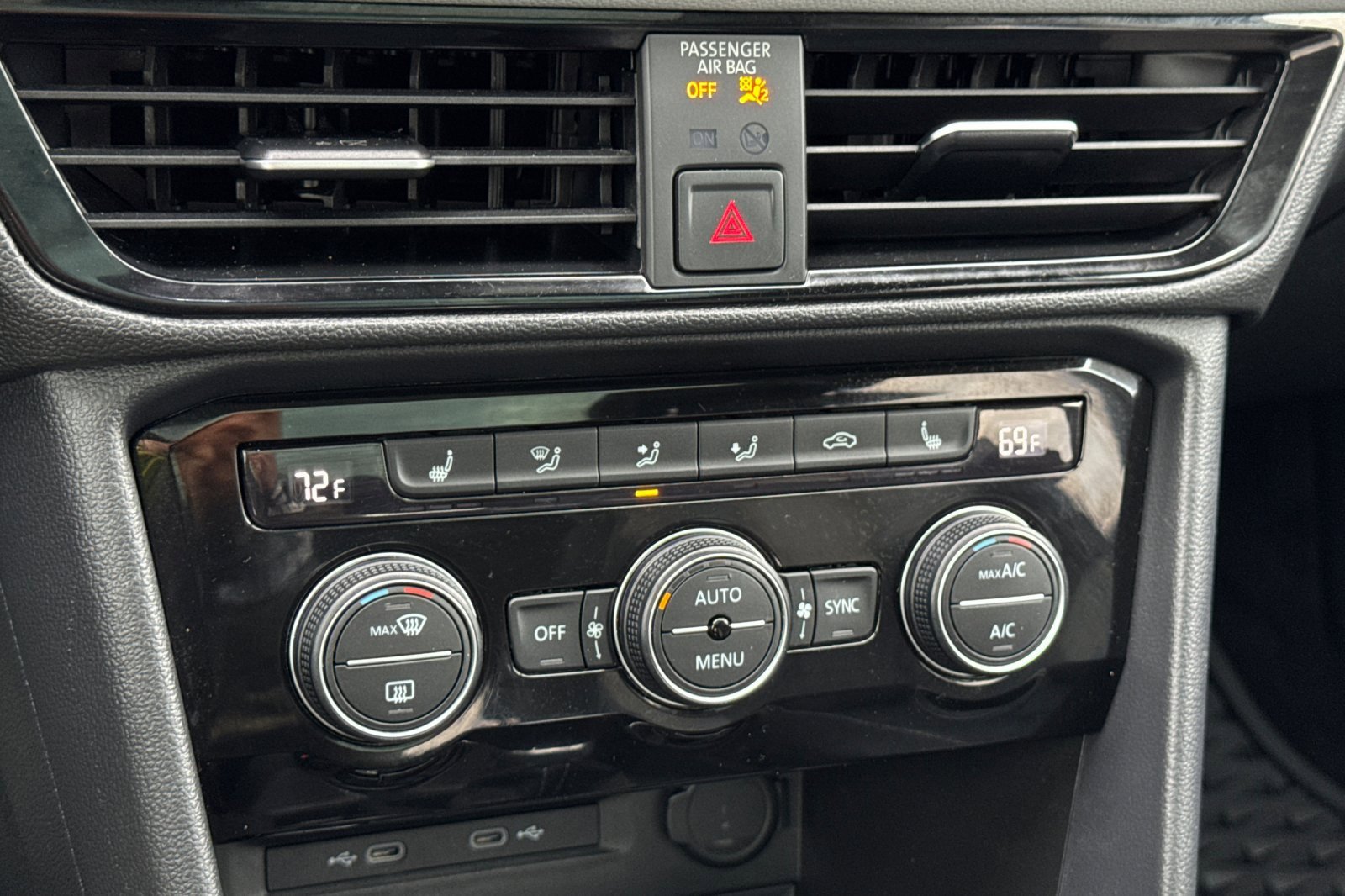 Certified 2022 Volkswagen Taos SEL w/ Panoramic Sunroof Package image 22