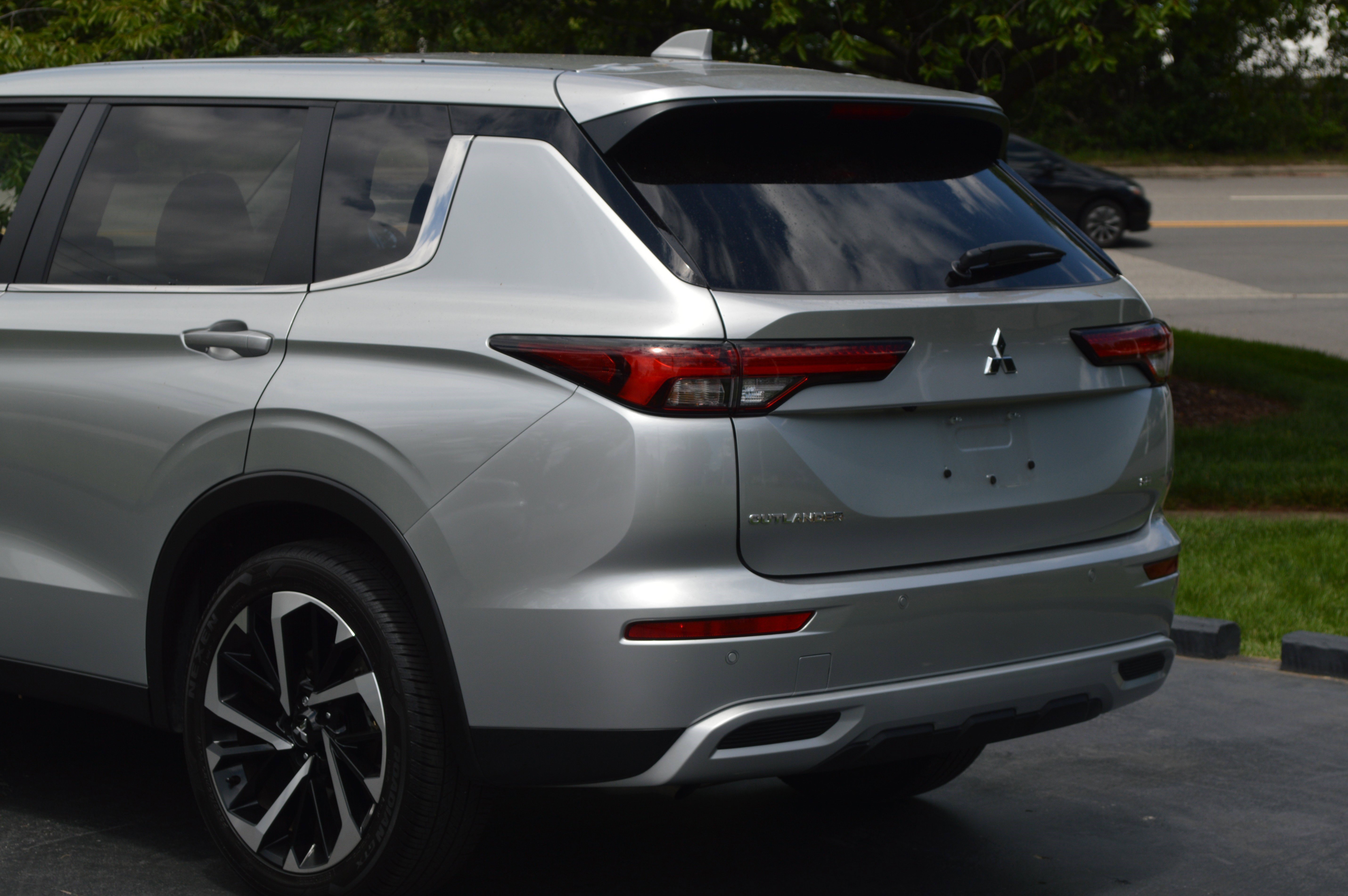 Used 2024 Mitsubishi Outlander SE FWD image 3