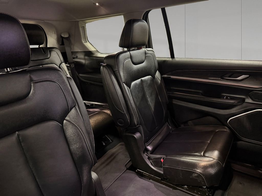 Used 2023 Jeep Grand Cherokee L Limited image 18