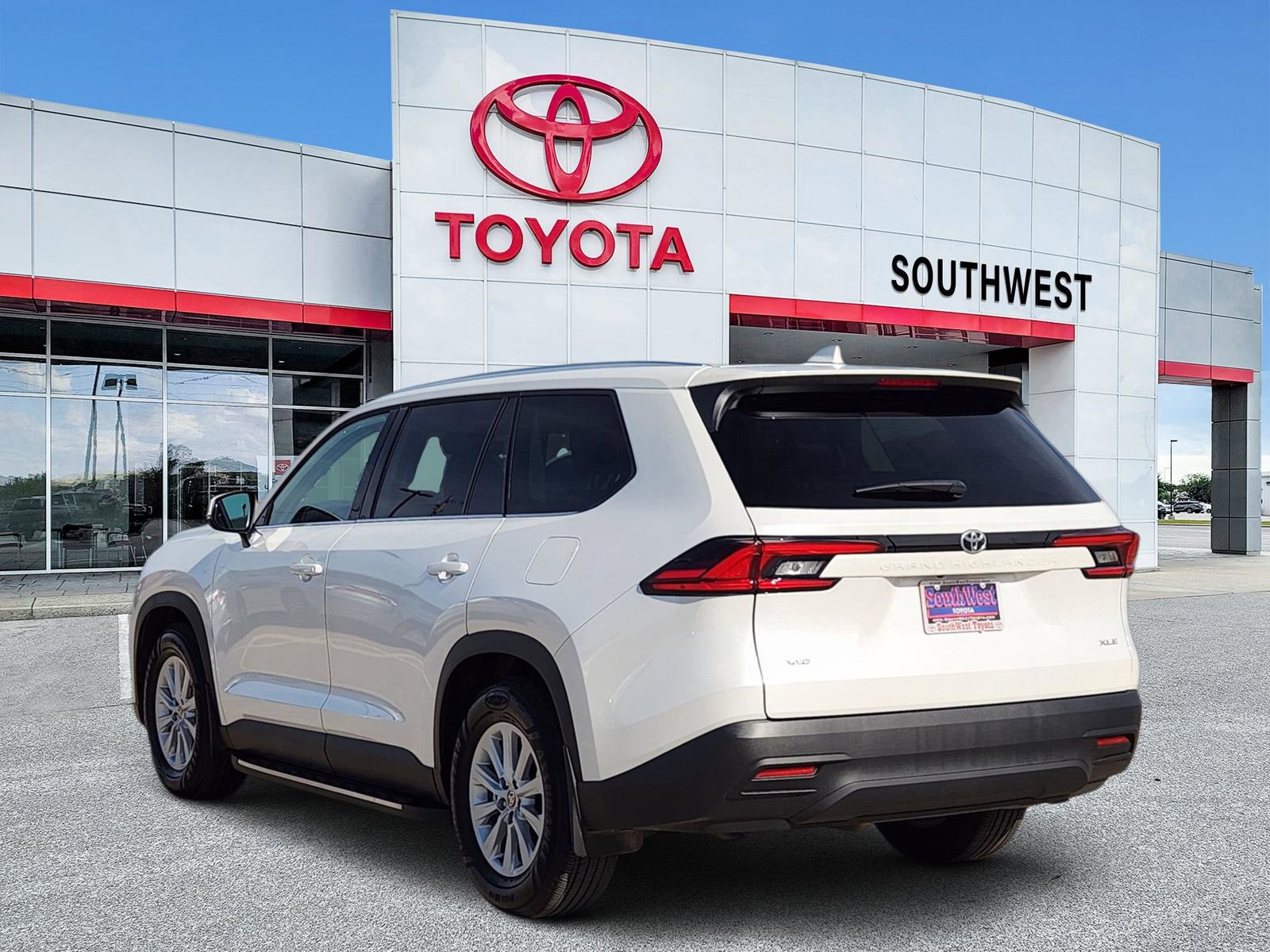 Used 2025 Toyota Grand Highlander AWD image 4