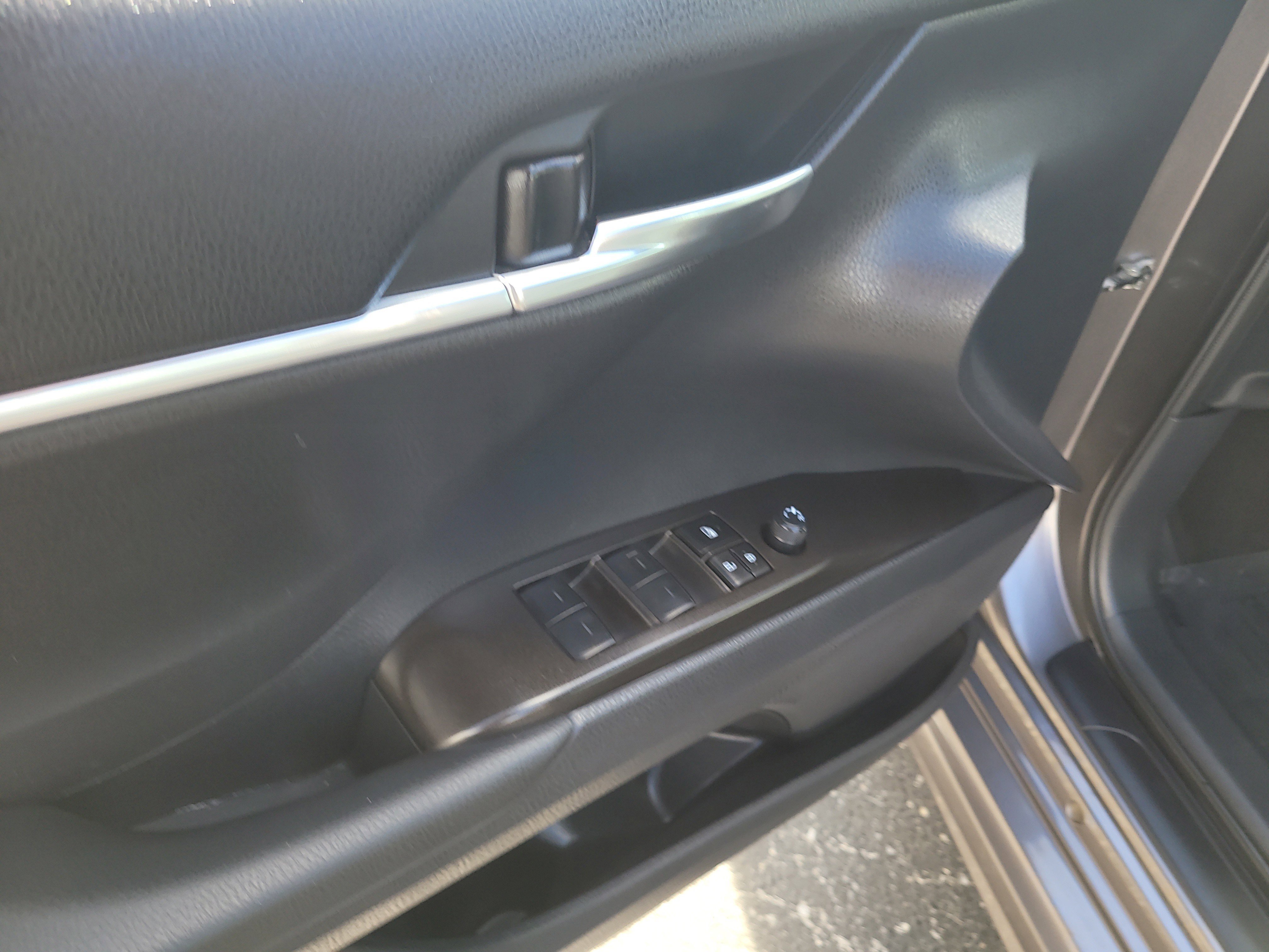 Used 2024 Toyota Camry SE image 16