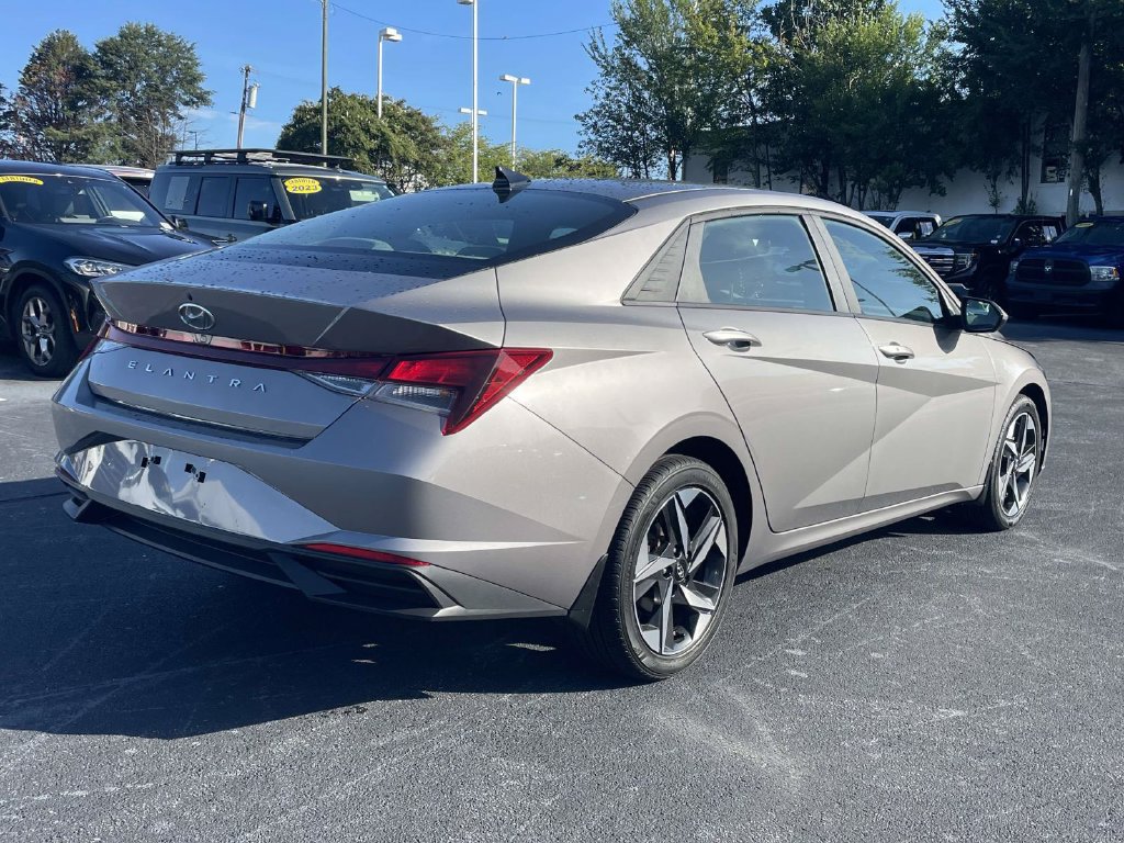 Used 2023 Hyundai Elantra SEL w/ Convenience Package FWD image 7