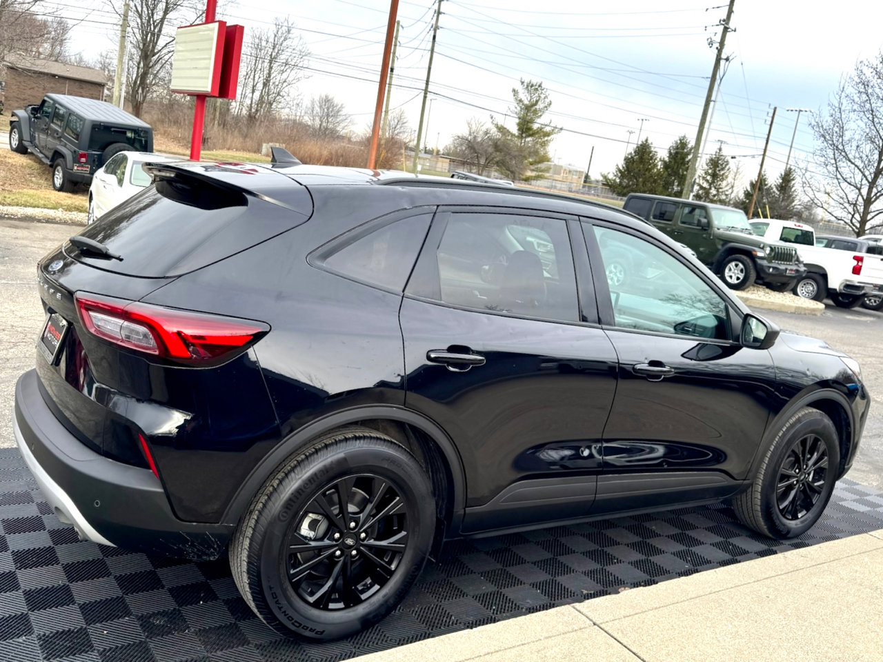 Used 2025 Ford Escape Active w/ Active Premium Tech Pack image 8