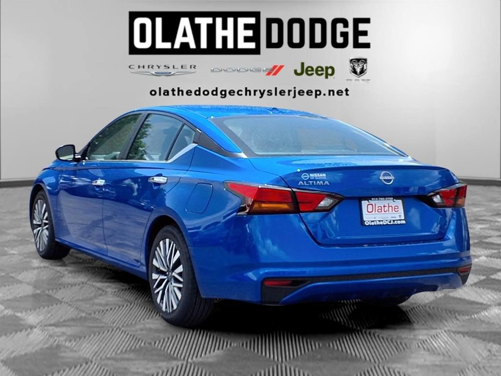 Used 2025 Nissan Altima 2.5 SV FWD image 3