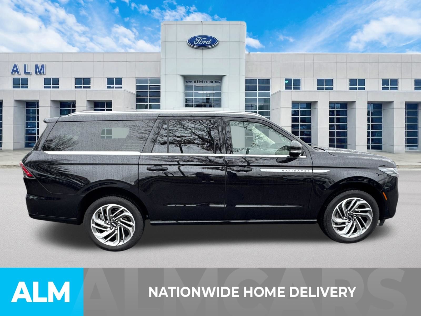 Used 2025 Lincoln Navigator L Reserve AWD/4WD image 4