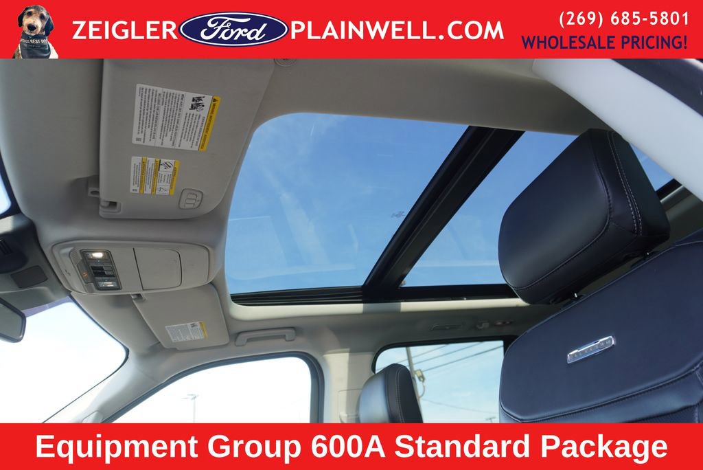 Used 2025 Ford Expedition Platinum image 2