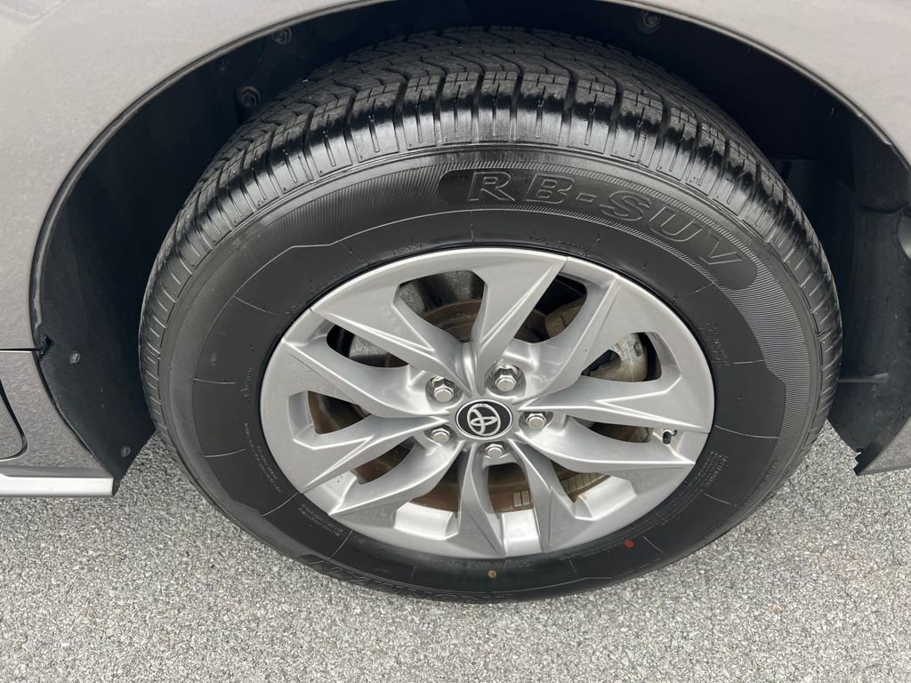 Used 2024 Toyota Sienna XLE image 15