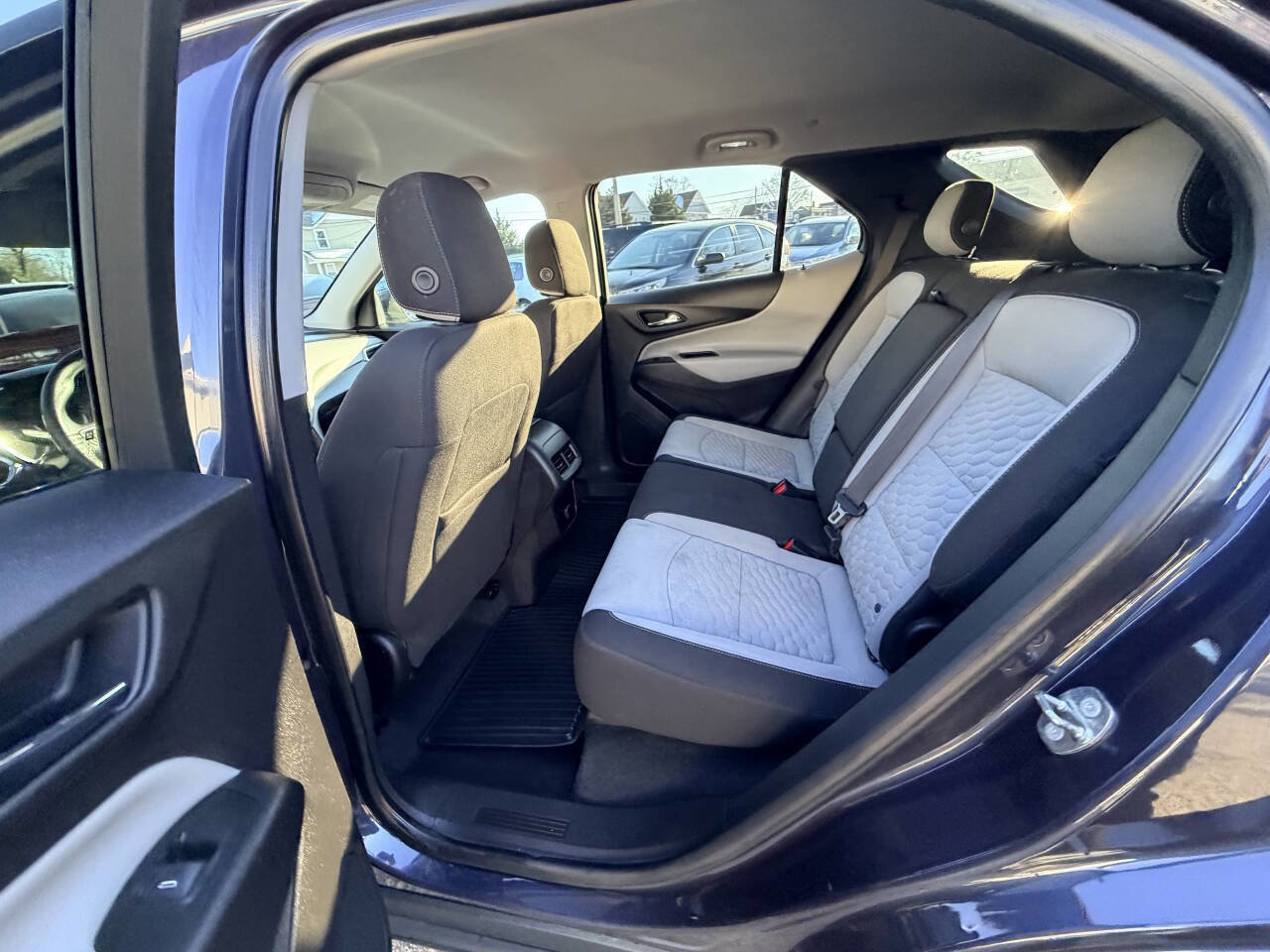 Used 2018 Chevrolet Equinox LT FWD image 40