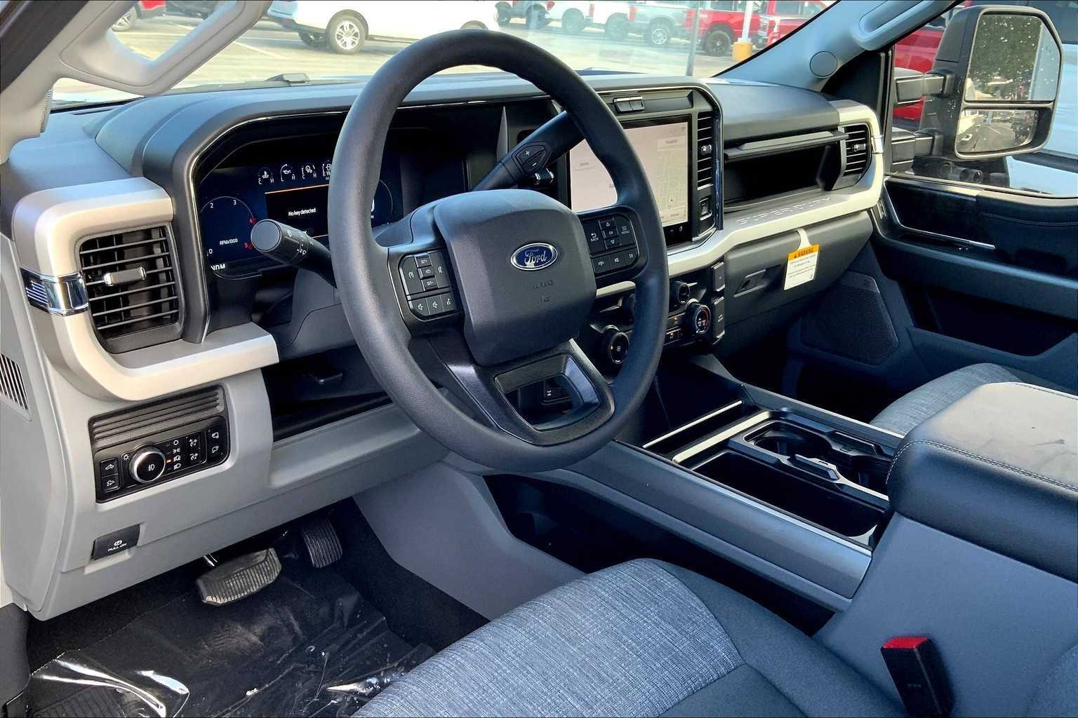 New 2026 Ford F350 XLT w/ XLT Premium Package AWD/4WD image 6