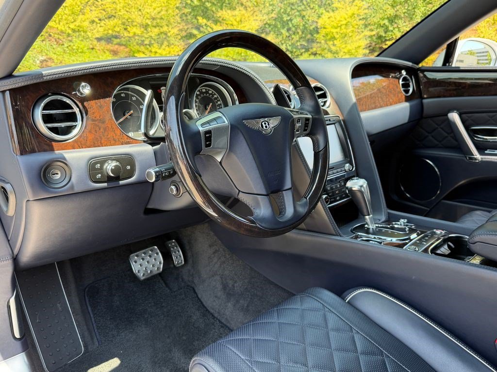 Certified 2018 Bentley Flying Spur V8 AWD/4WD image 17