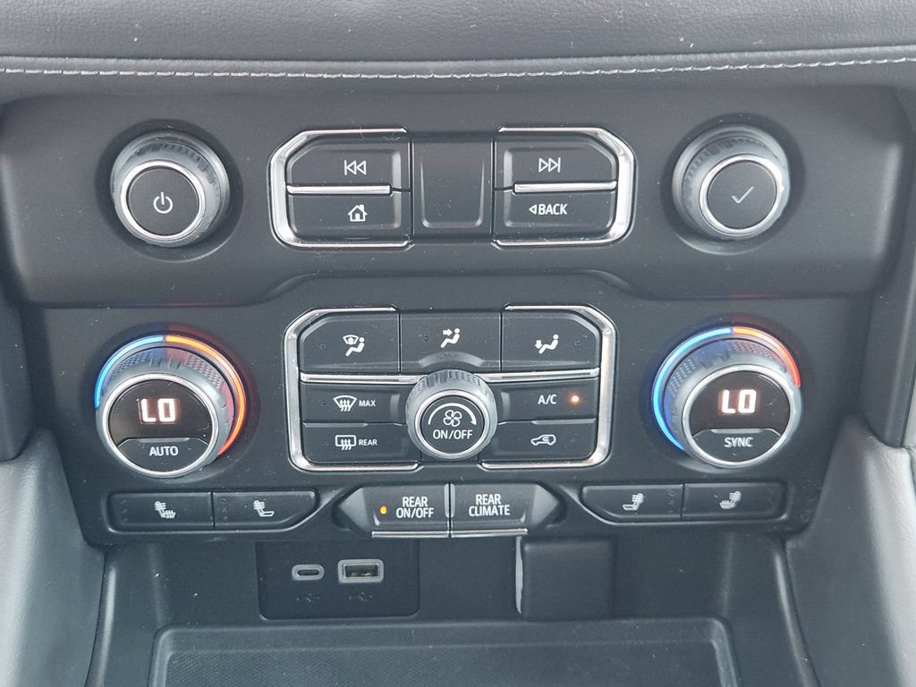 Used 2023 Chevrolet Tahoe Z71 w/ Luxury Package AWD/4WD image 19