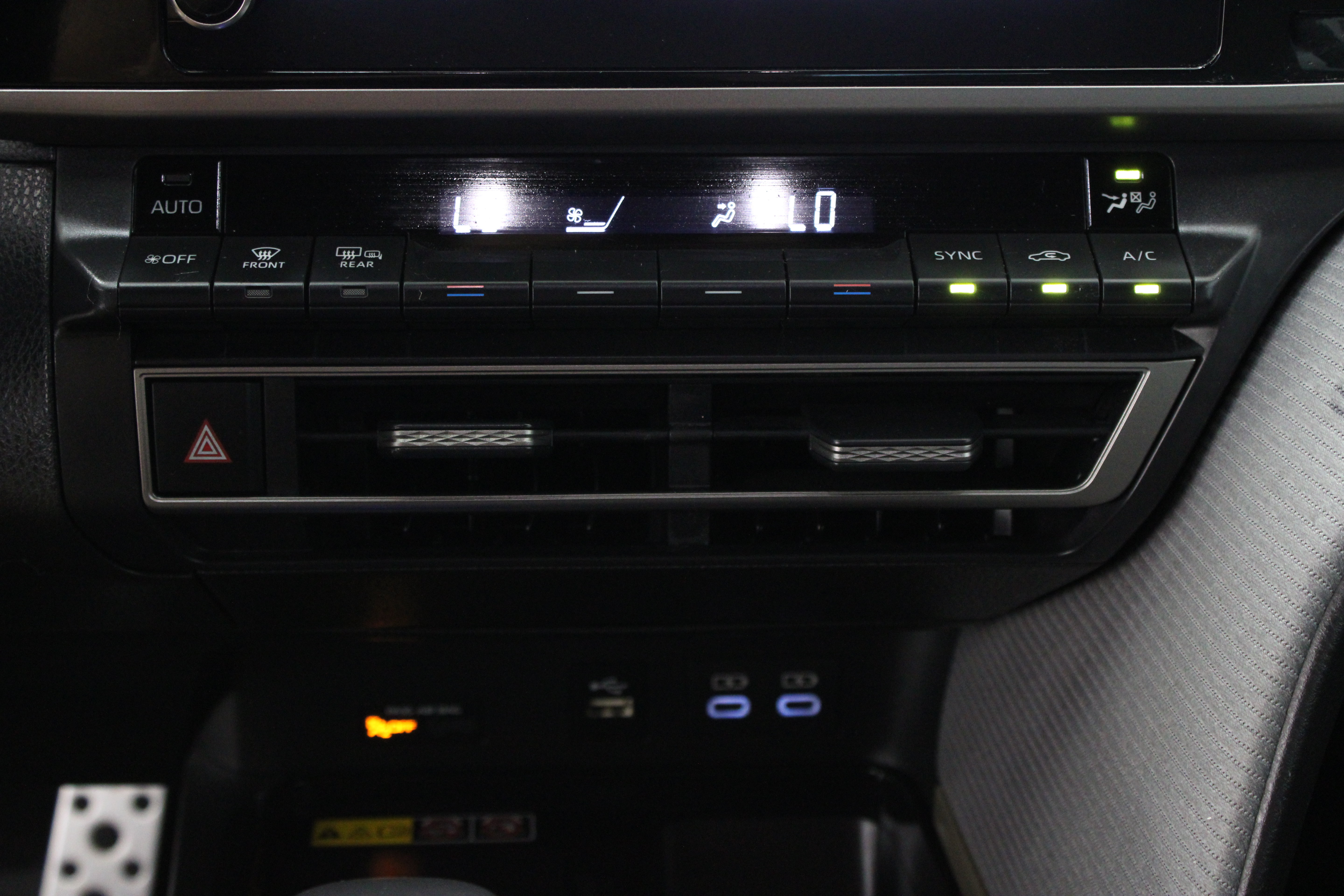 Used 2025 Toyota Camry SE w/ Convenience Package FWD image 20