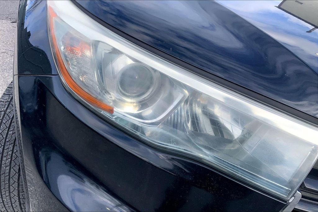 Used 2015 Toyota Highlander LE image 26