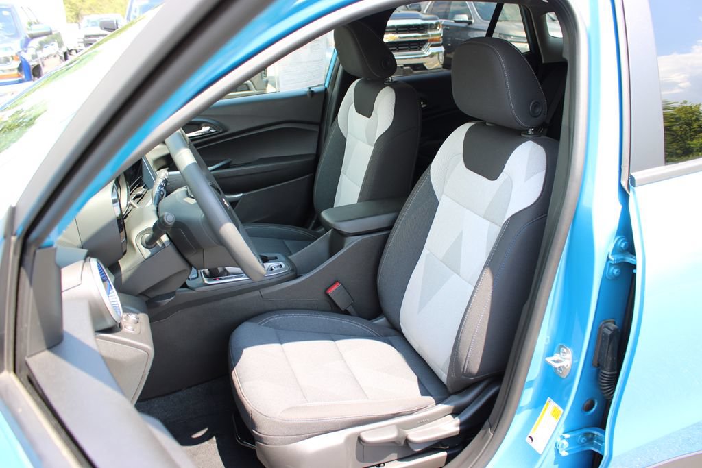 Certified 2025 Chevrolet Trax LS FWD image 8