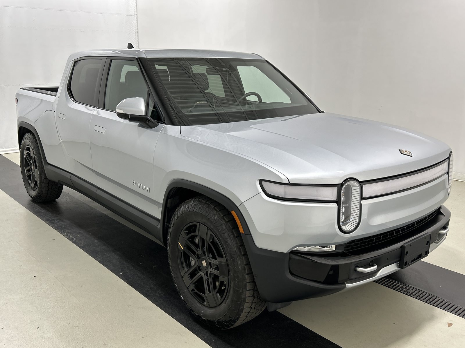 Used 2024 Rivian R1T Adventure Dual AWD/4WD image 7