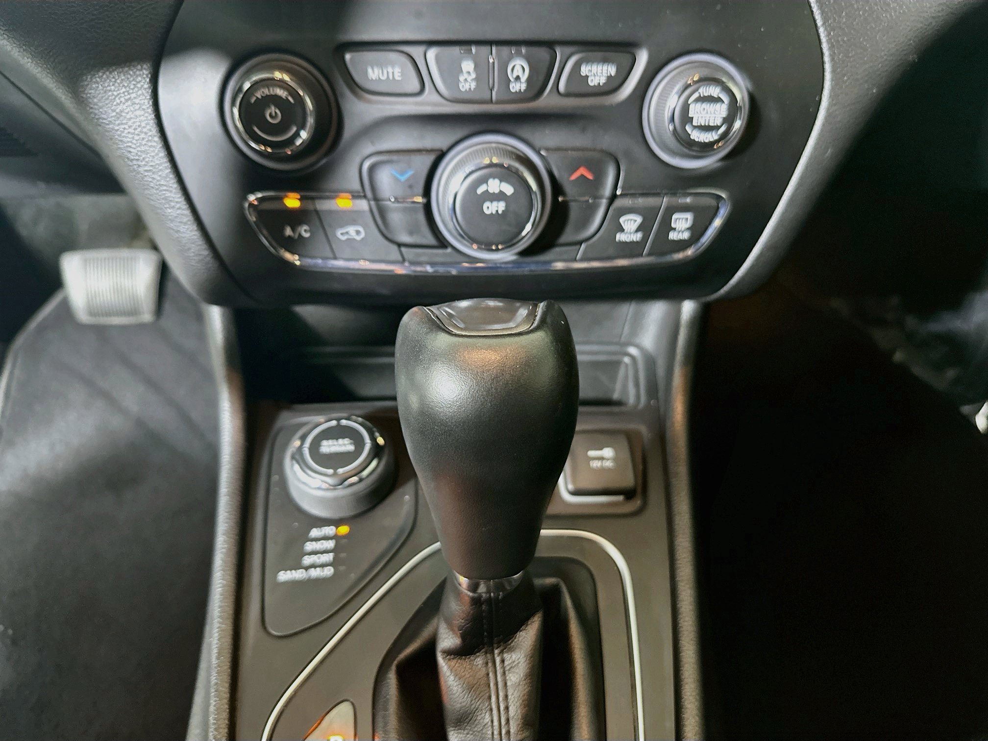 Used 2021 Jeep Cherokee Latitude Lux AWD/4WD image 23