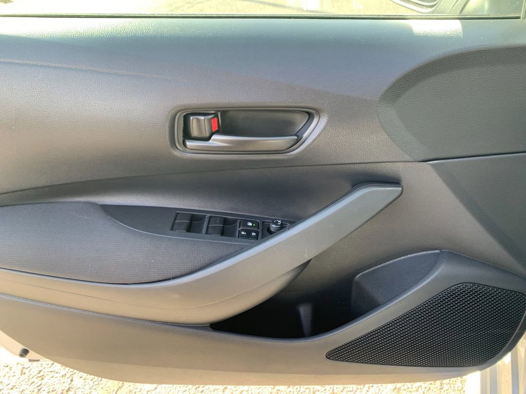 Used 2025 Toyota Corolla LE image 11