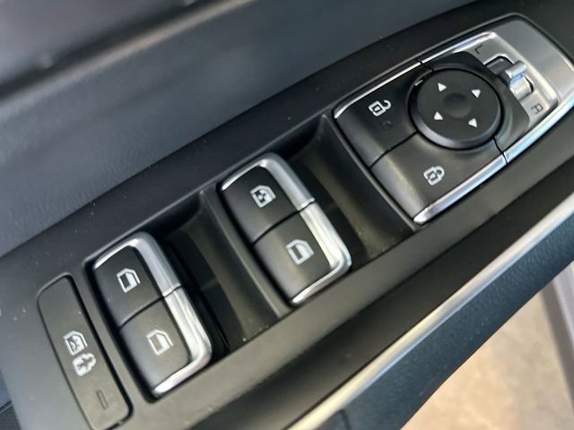 Certified 2025 Kia Sorento S FWD image 17