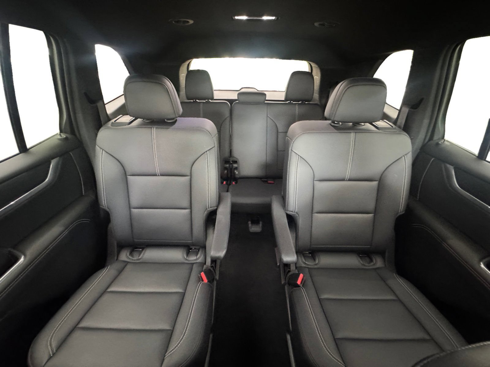 Certified 2026 GMC Acadia Elevation w/ Elevation Premium Package FWD image 17